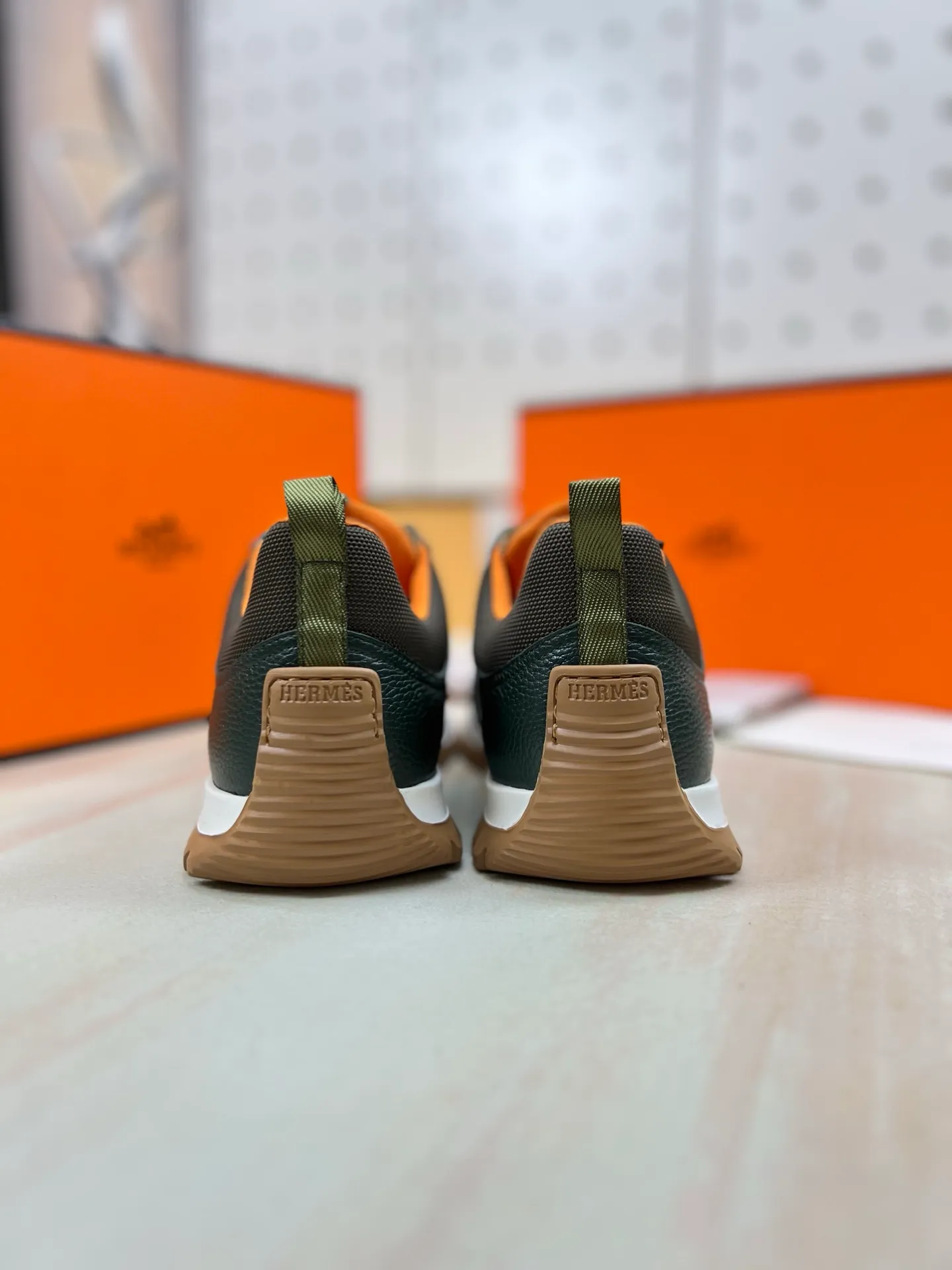 Factory price 640💰Hermes Jimmy men's sneakers, Hermes high-tech canvas and suede goatskin sneakers with grooved rubber soles. Create a modern hiking style. Honey-colored rubber sole, white rubber midsole, pumpkin-colored high-tech canvas lining Size: 38-44 (45 customized)